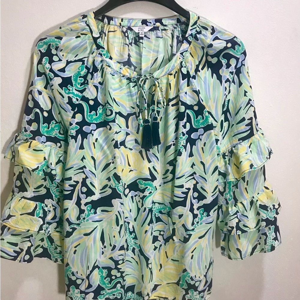 Crown & Ivy babydoll shirt. Raffle sleeves vibrant green lemon and yellow